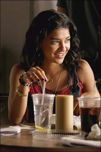 Comment s'appelle la meilleure amie de Dan qui apparat au cours de la saison1 ?