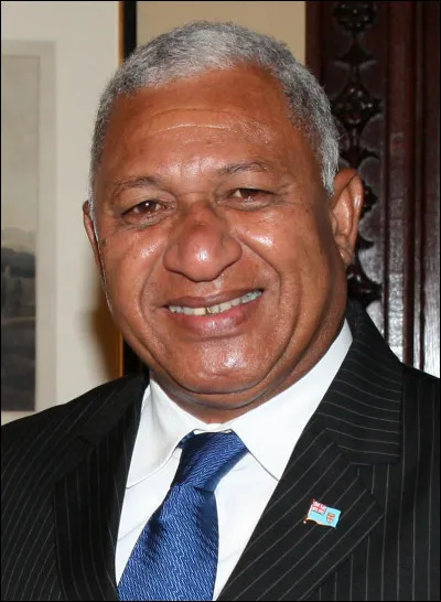 Quel poste occupait Frank Bainimarama, grand défenseur des droits des indo-fidjiens, entre 1999 et 2014 ?