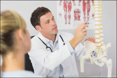 Comment se nomme le spécialiste de la colonne vertébrale ?