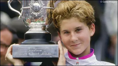 Combien de fois Monica Seles a-t-elle remporté le tournoi de Roland-Garros en simple dames ?