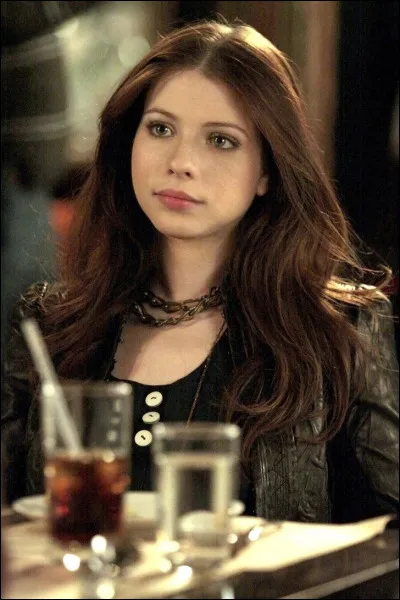 Quel est le prénom que Georgina a utilisé pour tromper Dan ?