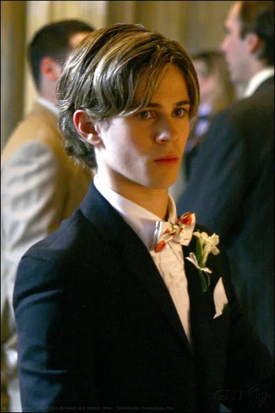 Georgina révèle le secret d'Eric pendant un repas de famille en compagnie de Serena et Lily, quel est ce secret ?