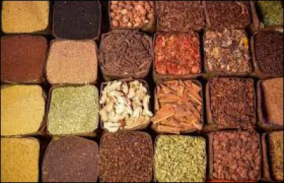 Quelle épice est souvent appelée « or rouge » au Maroc ?
