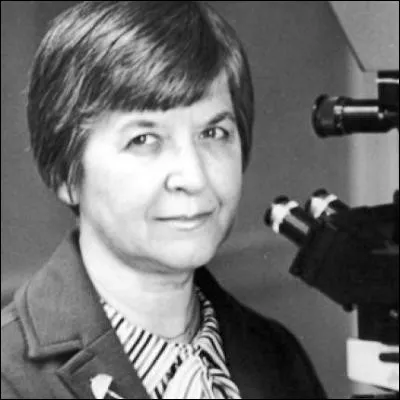 Quelle fibre textile synthétique inventée par Stephanie Kwolek porte un nom scientifique abrégé par PPD-T ?