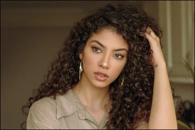 As-tu les cheveux lisses ou bouclés ?