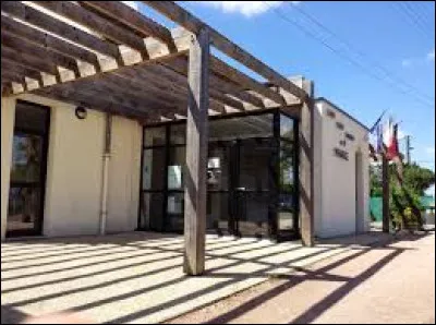 Nous sommes maintenant dans le Centre-Val-de-Loire, à Chavannes. Commune de l'arrondissement de Saint-Amand-Montrond, elle se situe dans le département ...