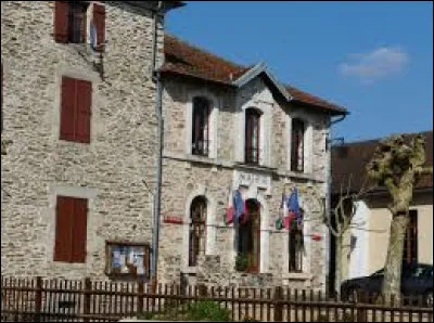Village Périgourdin, Mialet se situe en région ...