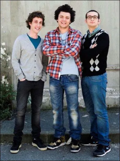 Comment s'intitule la série qui suit la vie du jeune Adam ?