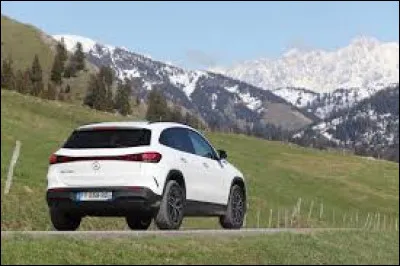 Voici le Mercedes ...