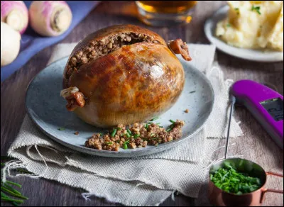 Quel est ce plat écossais composé d'une panse de brebis farcie d'un hachis à base de viande ?