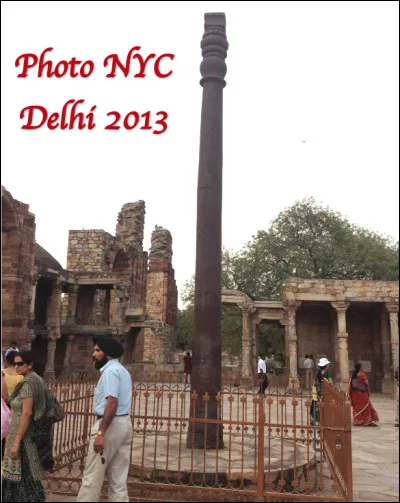 Quel est le nom de cette colonne de fer, une curiosité métallique de 1 600 ans qui refuse de rouiller, située à Delhi en Inde ?