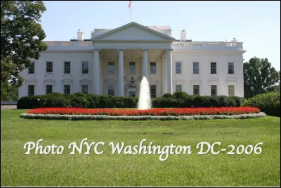 Quel est ce bâtiment aux colonnes en marbre de l'ordre ionique, résidence officielle du président des États-Unis, située à Washington D.C. ?