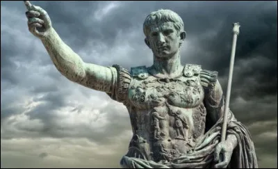 Qui était Auguste pour Jules César ?