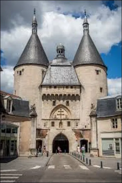 Ici vous êtes dans une ville de Meurthe-et-Moselle. Il s'agit de ...