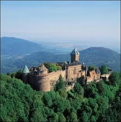 Voici un château bien connu dans l'ancienne région ...