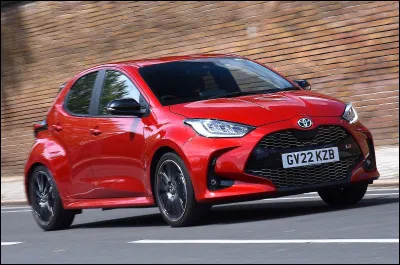 Quel est ce modèle en Y, produit par Toyota ?