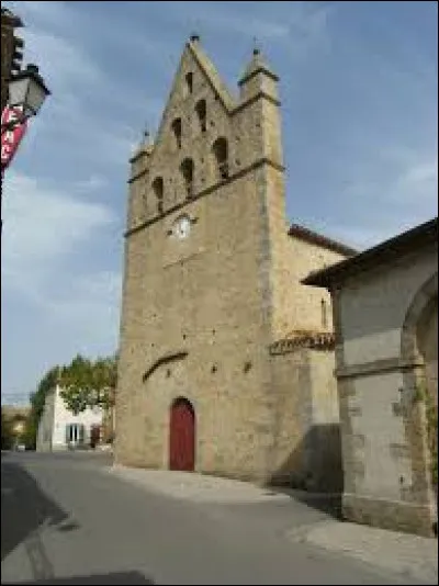 Voici l'église Saint-Mathieu, à Salles-sur-l'Hers. Village de l'aire d'attraction Carcassonnaise, il se situe dans le département ...