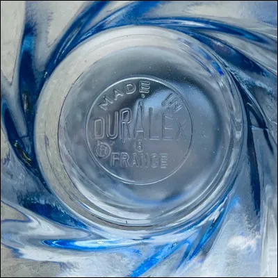 Souvenez-vous du jeu avec les verres à la cantine...
Que faisions-nous avec ?