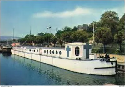 Ce bateau église est à voir dans la capitale de la batellerie, à ...