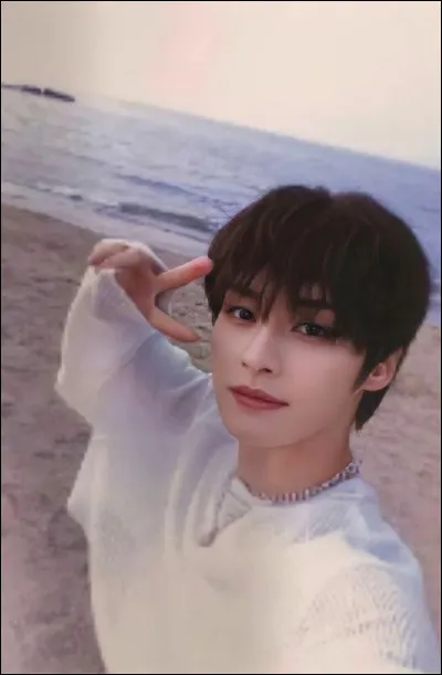 Quel âge a-t-il en février 2025 ?