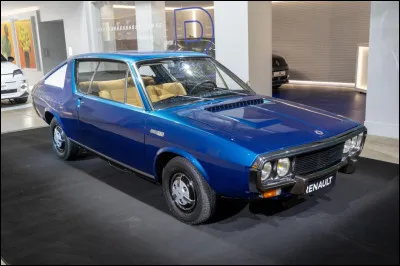 En 1916, Claude Farrère nous raconte 14 histoires de soldats. Combien d'histoires de marins nous raconte-t-il en 1914 ?