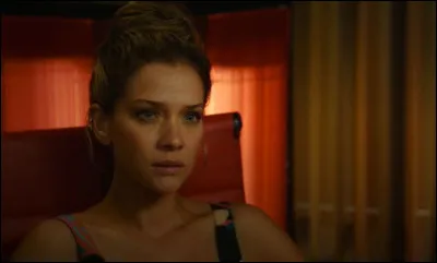 Voici Camila Román. Dans quelle série Netflix la voit-on comme ici ?