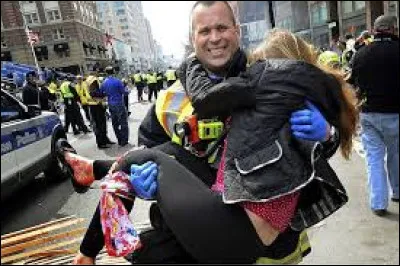 Le 15 avril 2013, le marathon de Boston est la cible d'un attentat terroriste, une r&eacute;action inattendue arrive ensuite d'un endroit du monde !