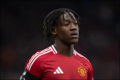 Qui est ce joueur évoluant à Manchester United ?