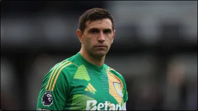 Qui est ce joueur évoluant à Aston Villa ?