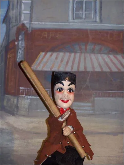 Marionnette à gaine française créée à Lyon vers 1808, quel est son nom ?