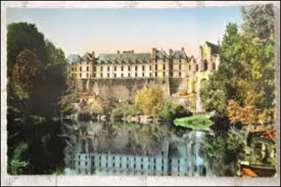 Dans quelle commune pourrez-vous visiter le château des ducs de La Trémoille ?