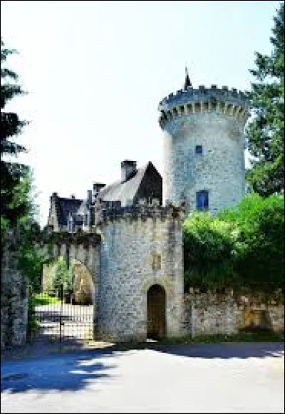 Je vous emmène en Nouvelle-Aquitaine au château de Favars. Commune de l'agglomération Tulliste, elle se situe dans le département ...