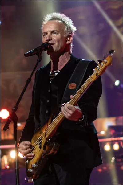 Avant de former le fameux groupe "The Police" dans les années 70, le chanteur Sting était..