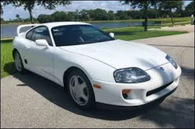 Cette voiture blanche est une ...