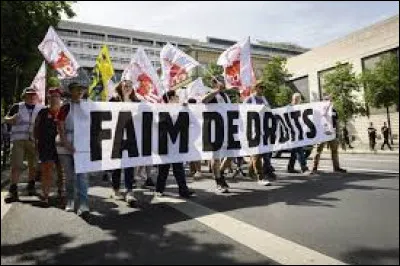 À vous de trouver la fin de cet extrait de la "Chanson des Restos" interprétée par "Les Enfoirés" : Aujourd'hui, on n'a plus le droit d'avoir...