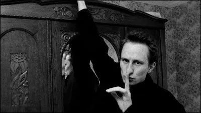 Comment s'intitule ce film réalisé par Rémy Belvaux et André Bonzel, avec Poelvoorde dans le rôle de Benoît Pappaert ?