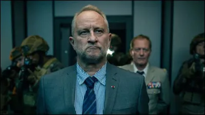 Comment s'appelle cette série créée par Jean-Pascal Zadi et François Uzan, et dans laquelle Poelvoorde joue Éric Andréï ?