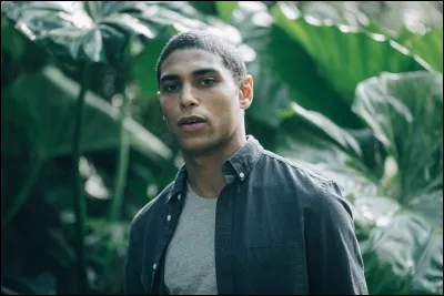 Comment s'appelle cette s&eacute;rie cr&eacute;&eacute;e par Bruno Dega et Jeanne Le Guillou, et dans laquelle Lyes joue Malik Alaoui ?