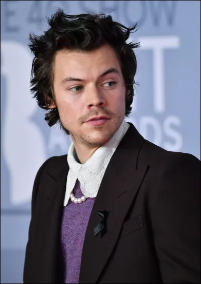 Pouvez-vous nommer cette personne sur limage ?