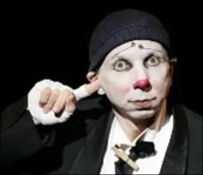 17-	Psychologue américain, spécialiste de lautisme, Howard Buten est décédé le 3 janvier dans une commune du Finistère. Également artiste de scène, il avait créé un personnage de clown, mais quel était son nom ?