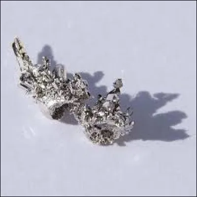 Que faut-il ajouter à "pal" pour obtenir le nom d'un élément chimique présent dans le tableau périodique des éléments ?