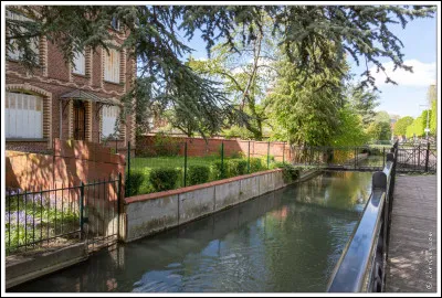 Quel cours d'eau traverse Beauvais, préfecture du département de l'Oise ?