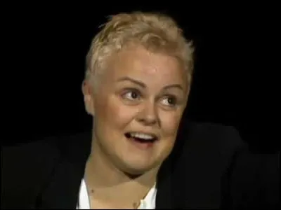 Laquelle de ces épitaphes n'est pas sur la tombe d'une personne célèbre ?