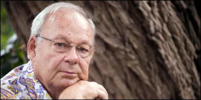 Sur la pierre tombale de qui y a-t-il l'épitaphe "Mourir ? Plutôt crever" ?