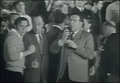 Qui est ce célèbre présentateur immortalisé par sa sortie en direct "Guy Lux, on m'a cassé mes lunettes" ?