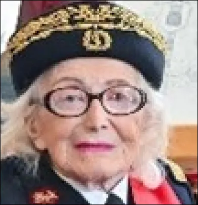 5-	En 1999, Jacques Chirac la élevée à la dignité de grand-croix de l'ordre national de la Légion d'honneur. Elle est la troisième femme à recevoir la plus haute distinction française après Geneviève de Gaulle-Anthonioz et Germaine Tillion.