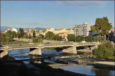 Quel cours d'eau traverse Perpignan, pr&eacute;fecture des Pyr&eacute;n&eacute;es-Orientales ?