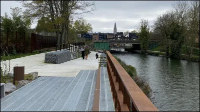 Quel cours d'eau traverse Arras, pr&eacute;fecture du Pas-de-Calais ?