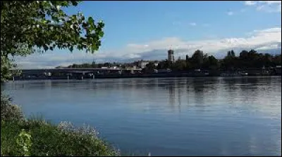 Quel est ce cours d'eau qui borde la ville de Valence, pr&eacute;fecture de la Dr&ocirc;me ?