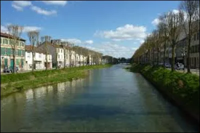 Quel cours d'eau traverse Bar-le-Duc, pr&eacute;fecture du d&eacute;partement de la Meuse ?
